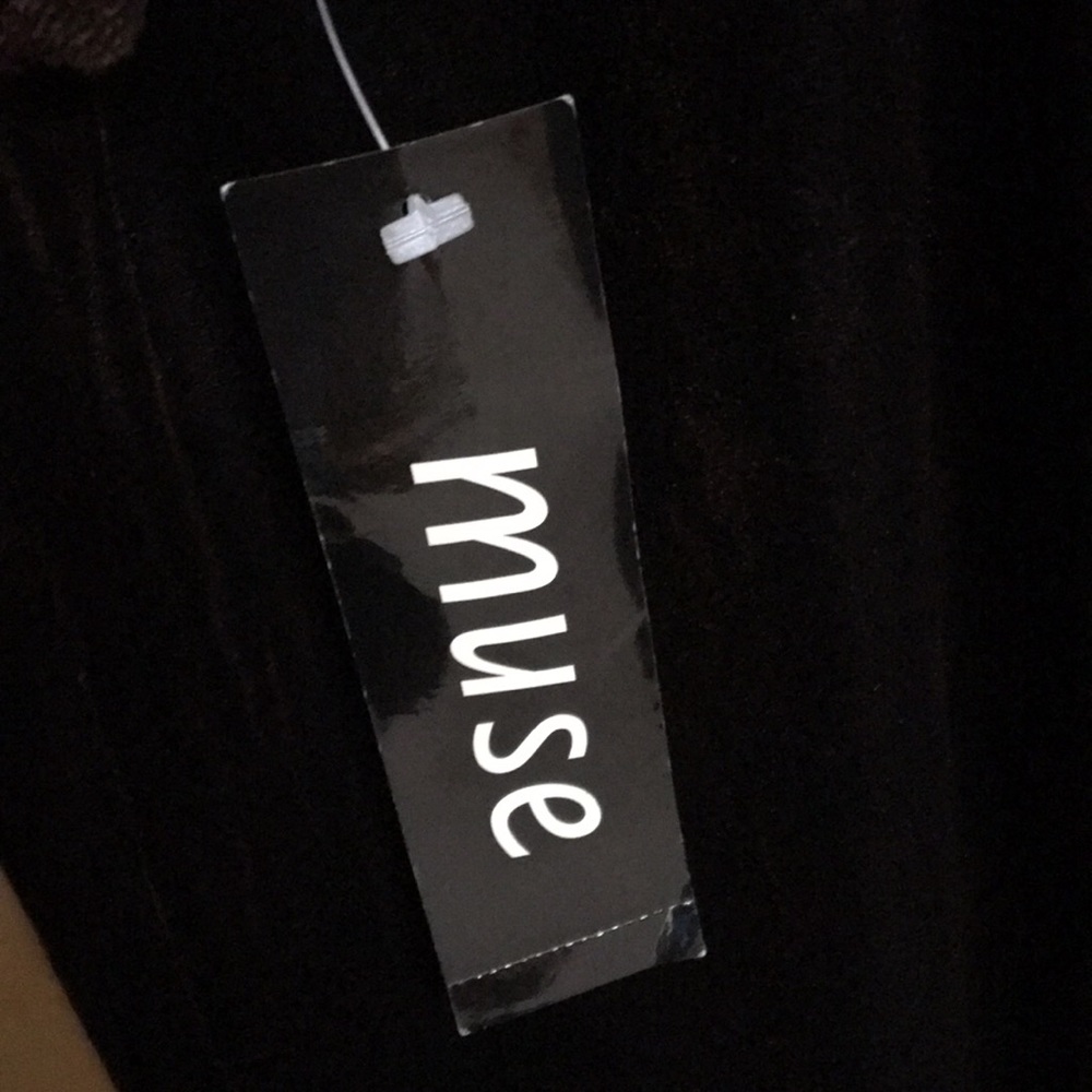 Velvet and lace dress by Muse - Picture 6 of 6